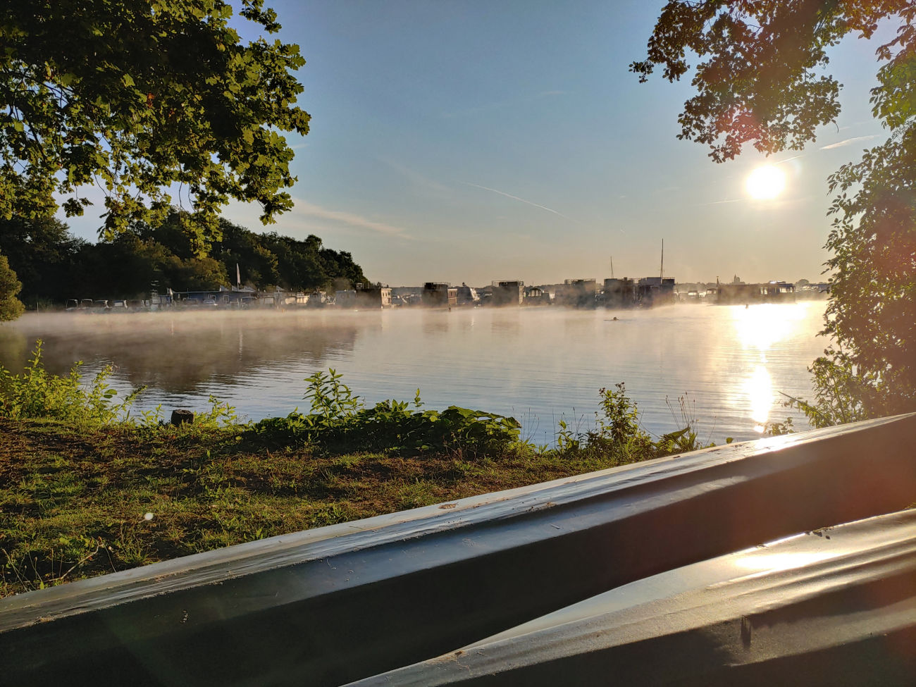 Boote im Morgennebel