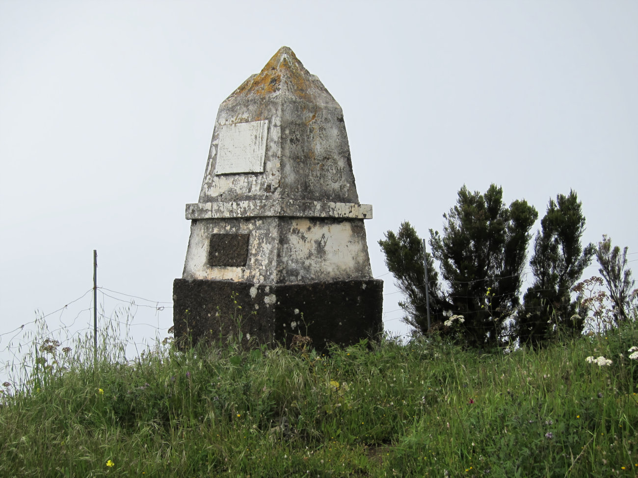 Monumento General Serrador