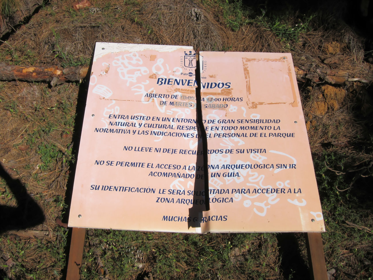zerbrochenes Schild