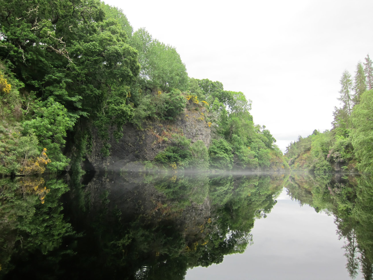 spiegelglattes Wasser vor mir