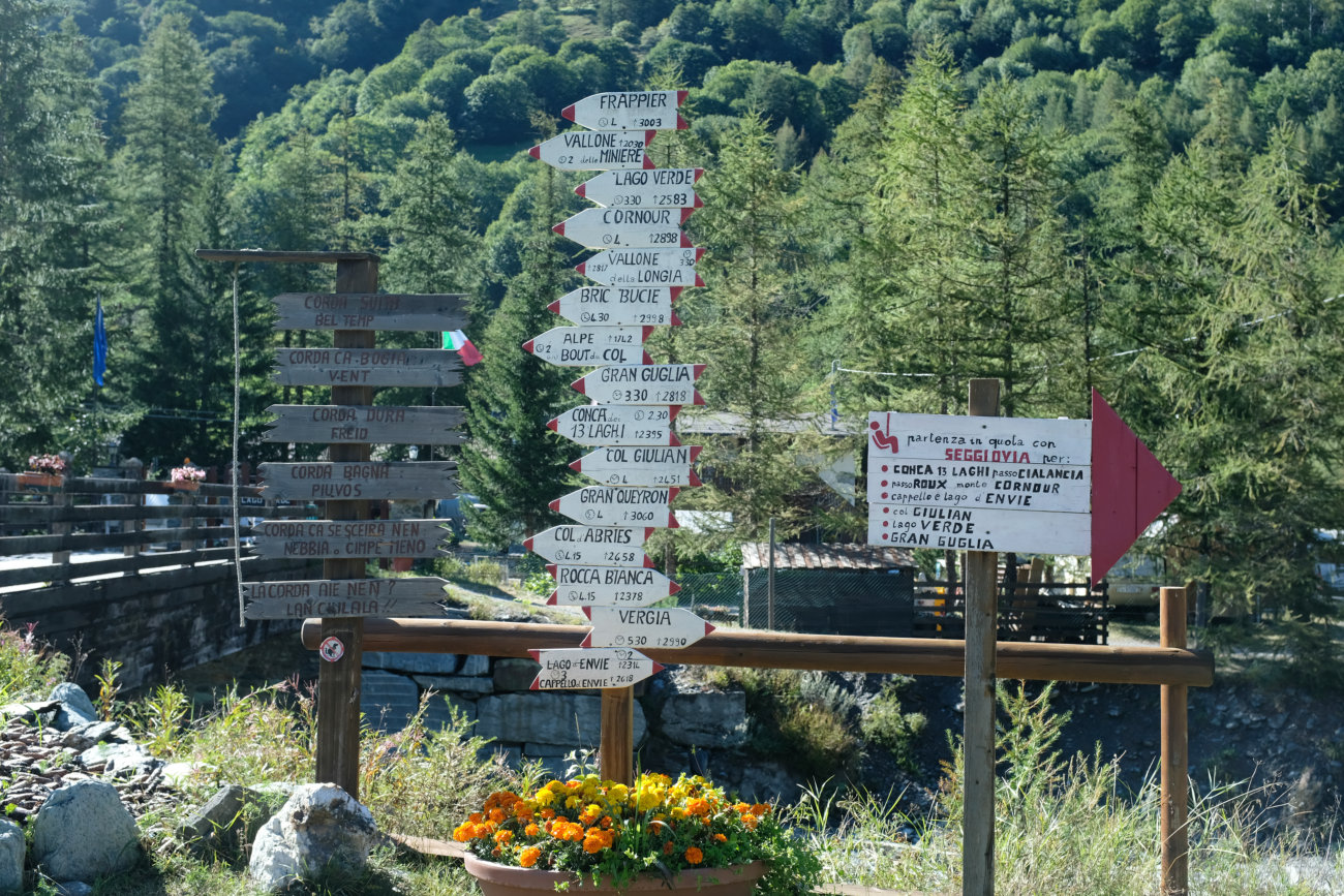 Wegweiser vor dem Campeggio Lago Verde