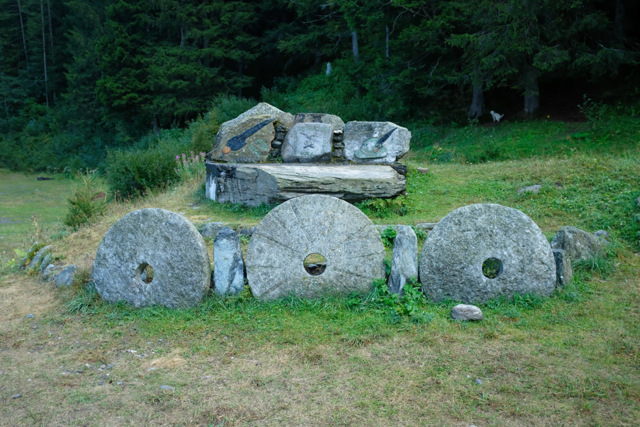 Mühlsteine