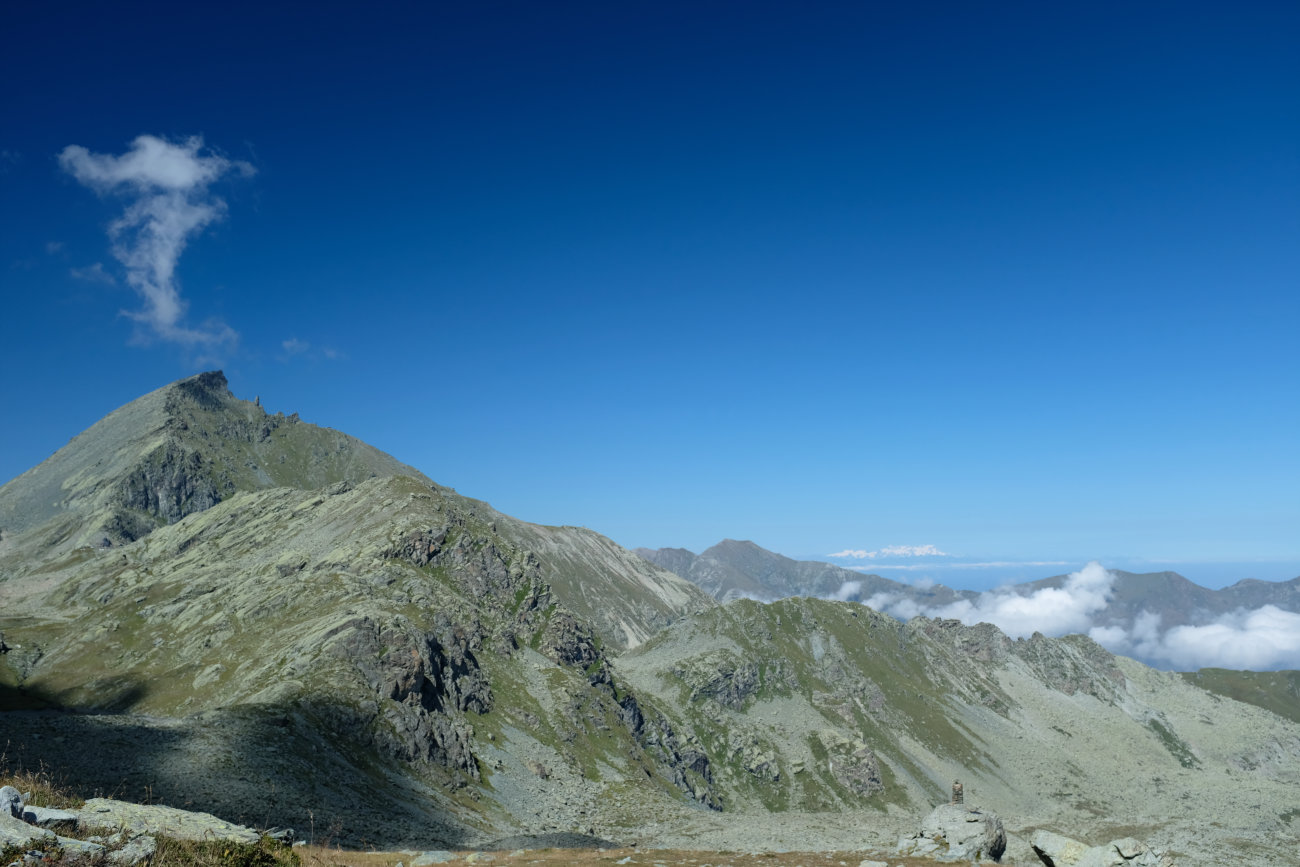Berg mit Wolke