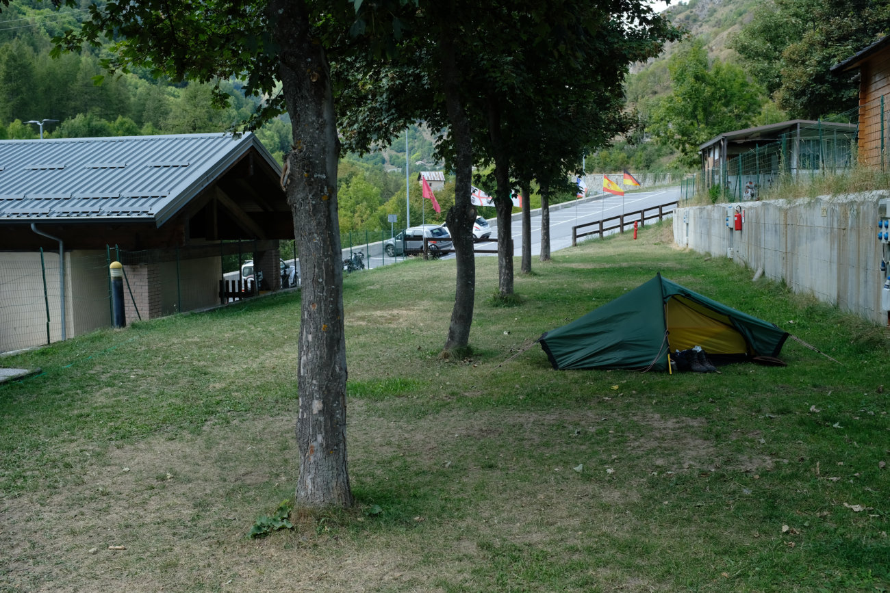 Zelt hinter dem Pizzeria-Ostello-Camping Cento Sentieri
