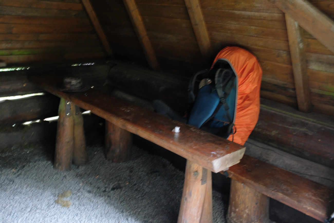 Schutzhütte innen