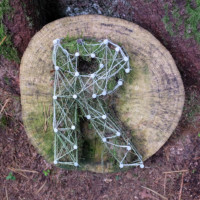 R