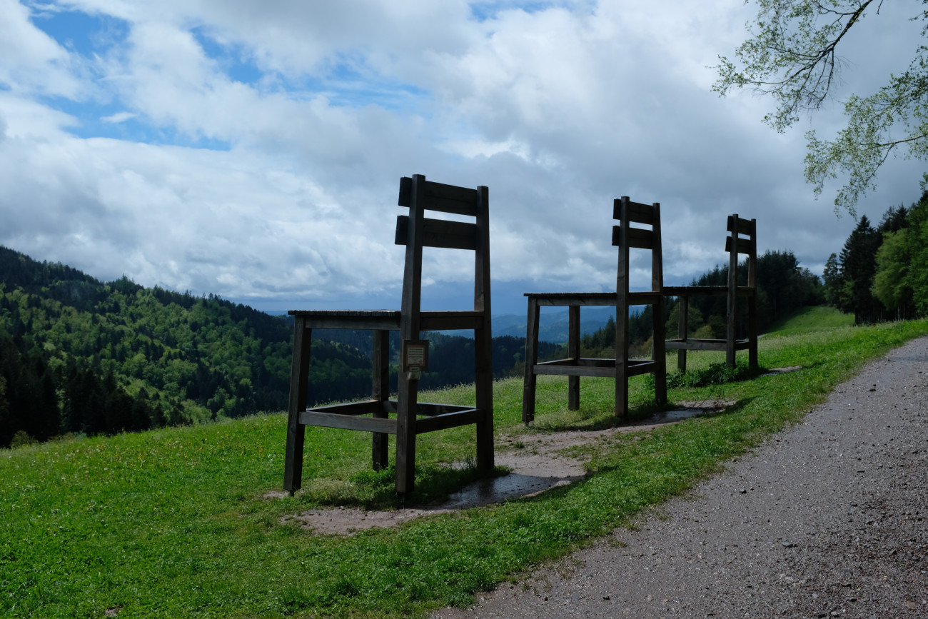 große Stühle