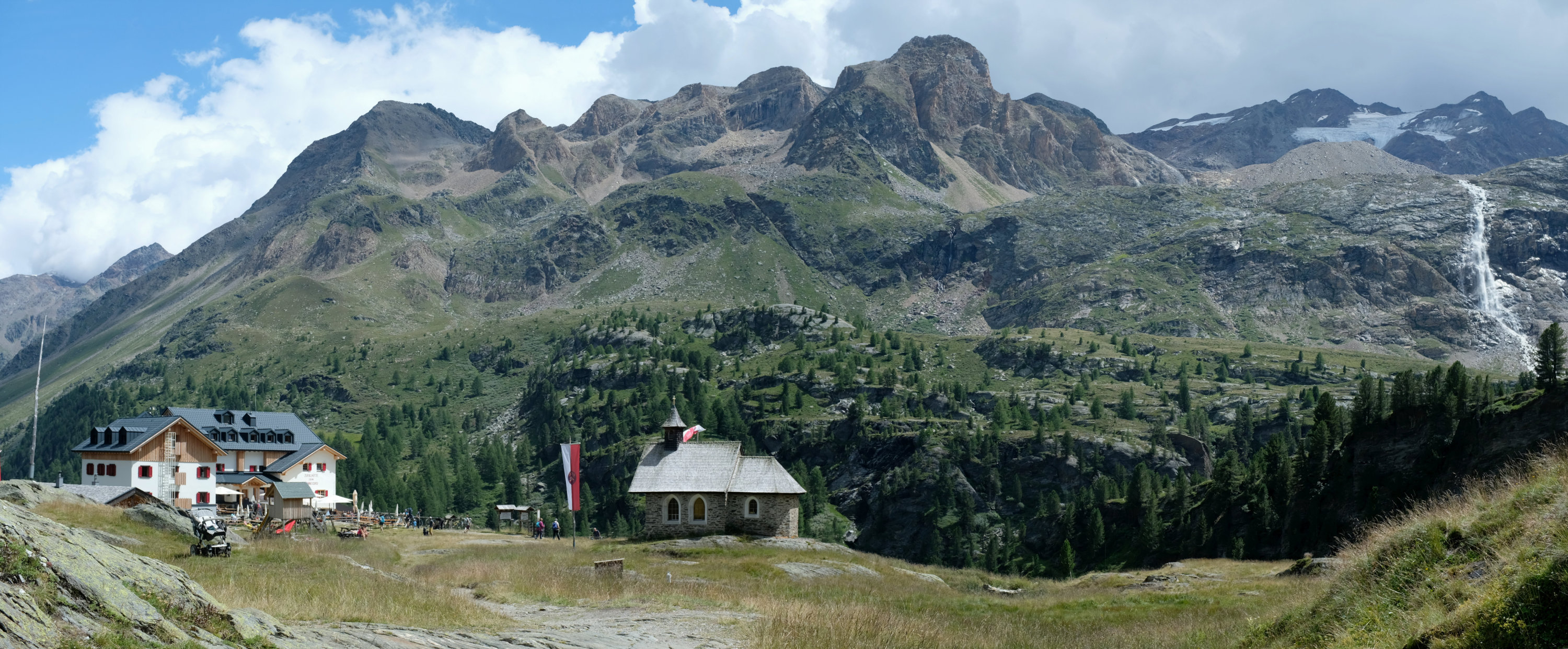 Zufallhütte mit Wasserfall