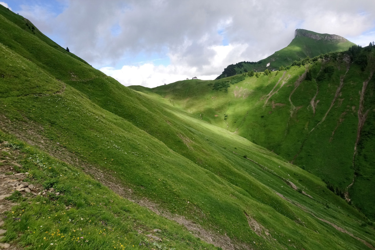 Biberacher Hütte am Horizont