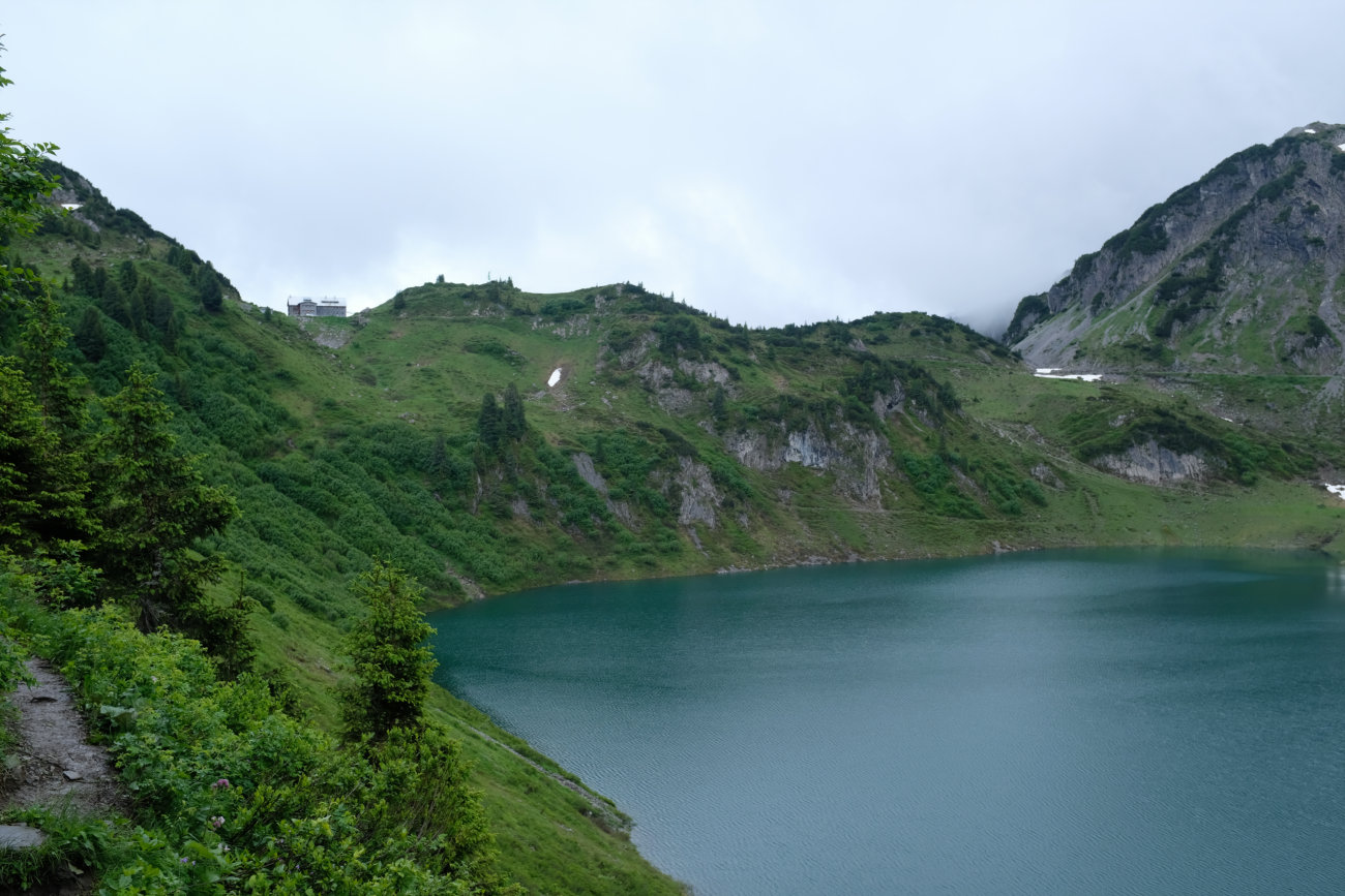 Formarinsee mit Freiburger Hütte