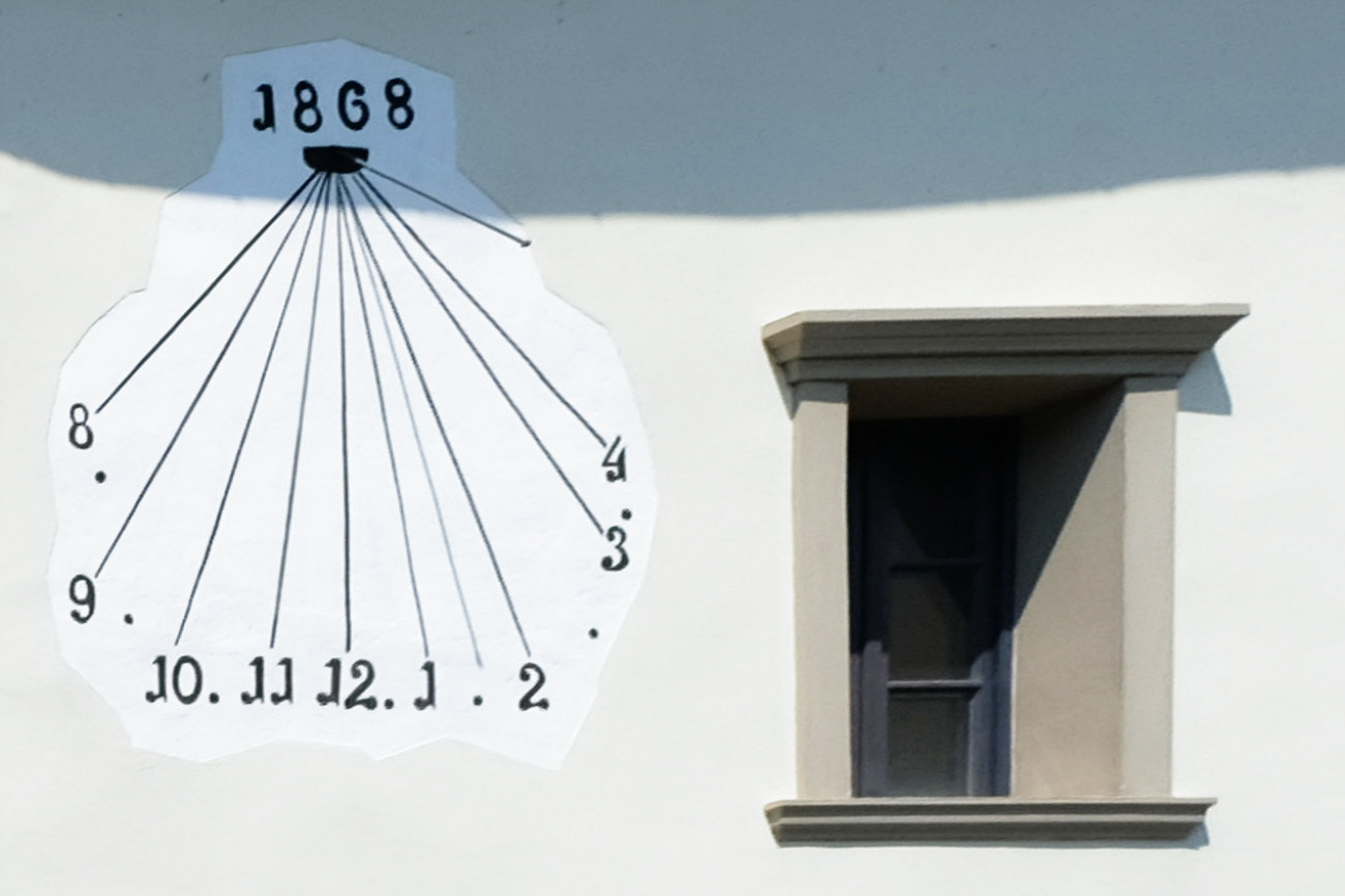 alte Sonnenuhr in Monclassico