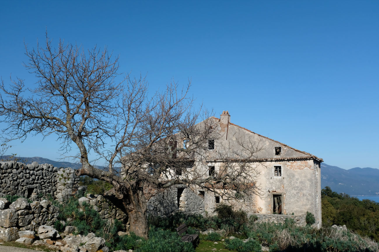 Herrenhaus-Ruine in Ivanje