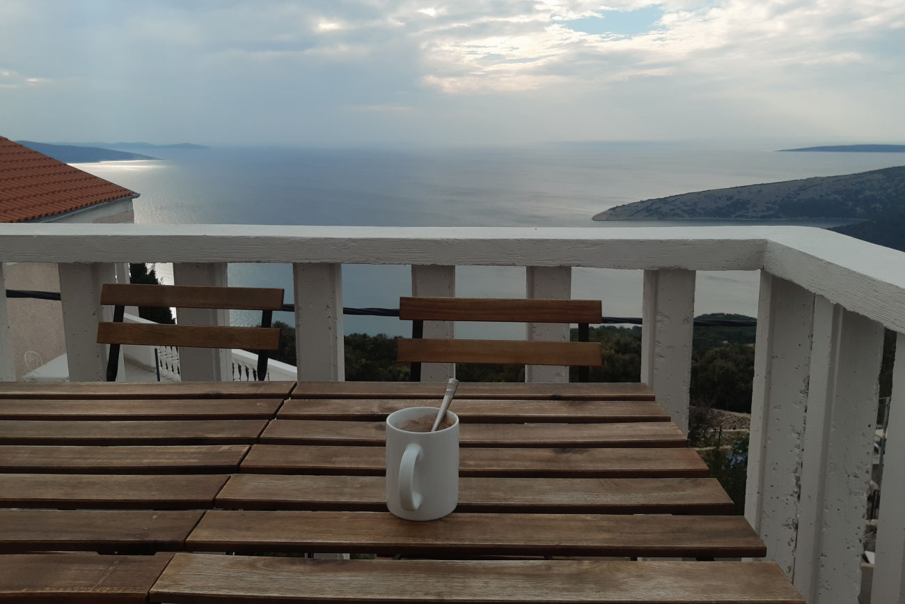 Apartment Ustrine, Balkonblick