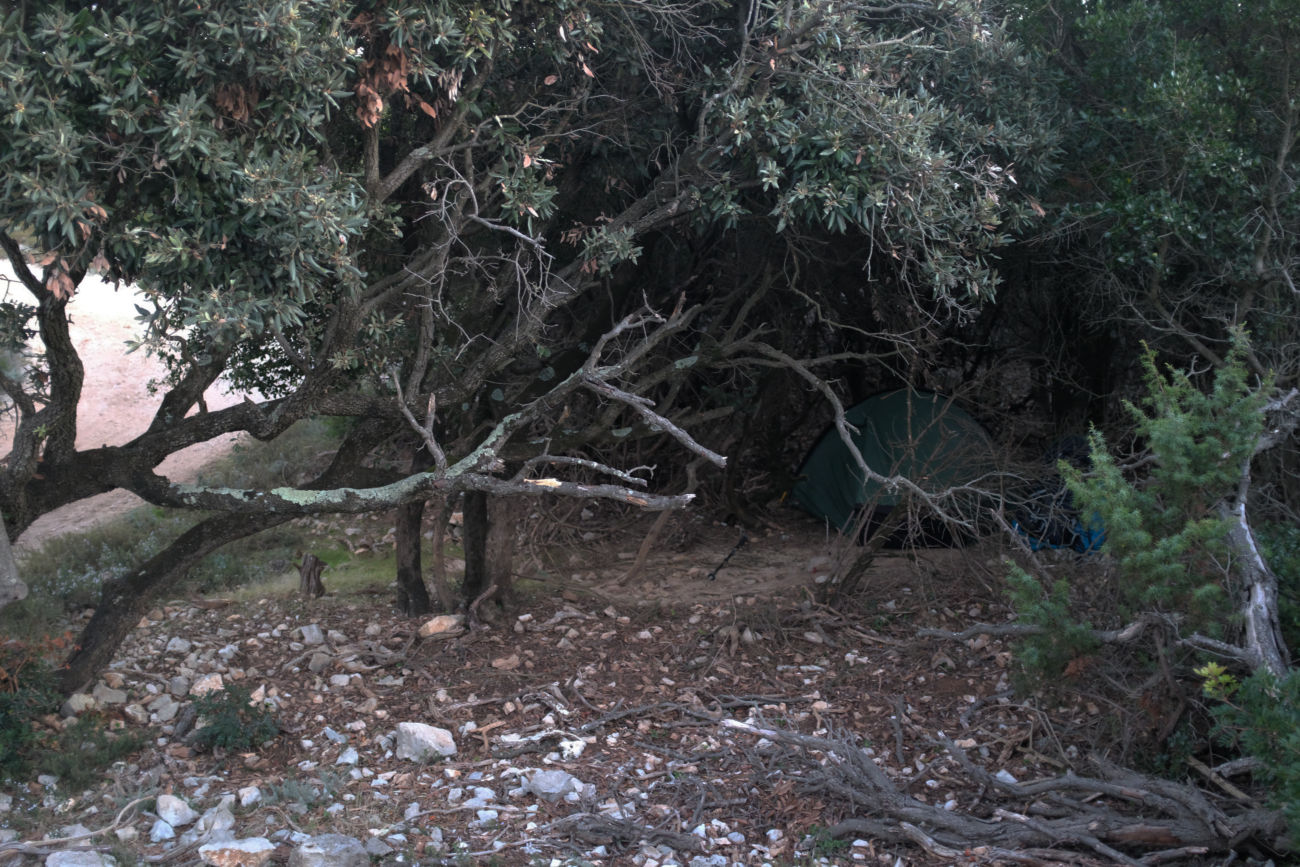 Zelt auf dem Bergrücken