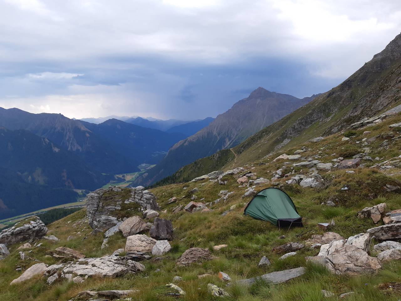 Zelt unterhalb des Wolfendorns