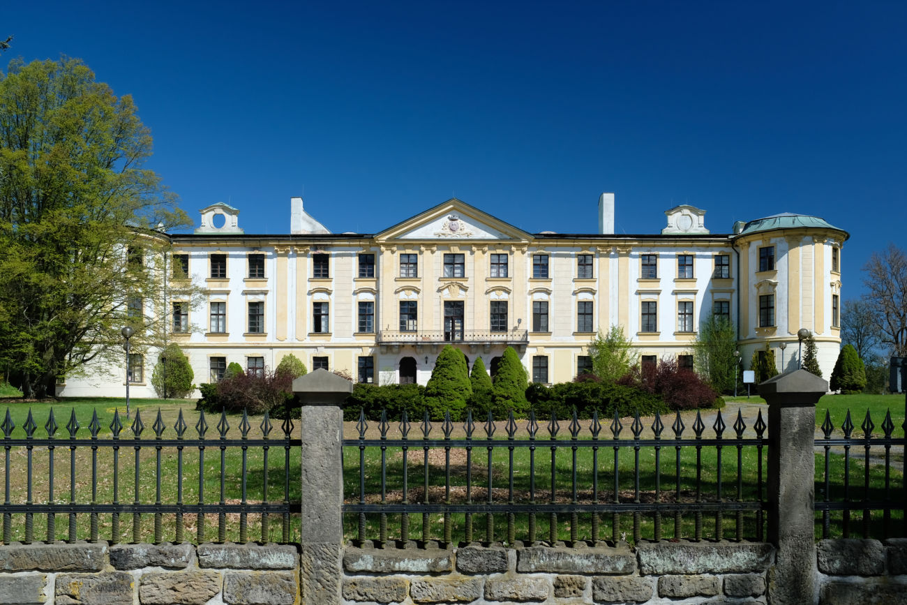 Schloss Zahr&aacute;dky