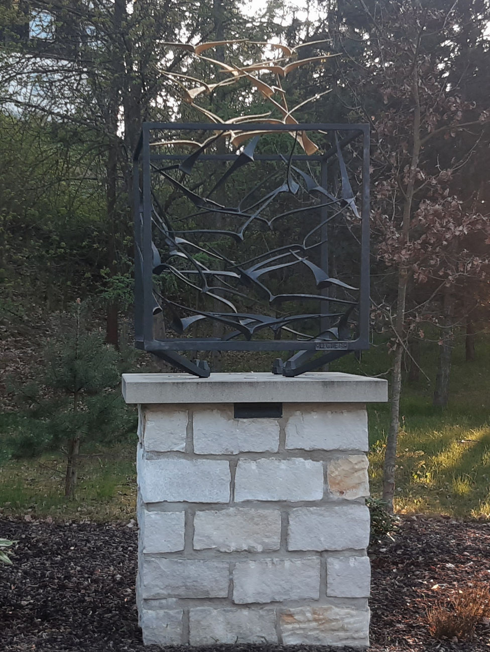 Vogelschwarm-Skulptur